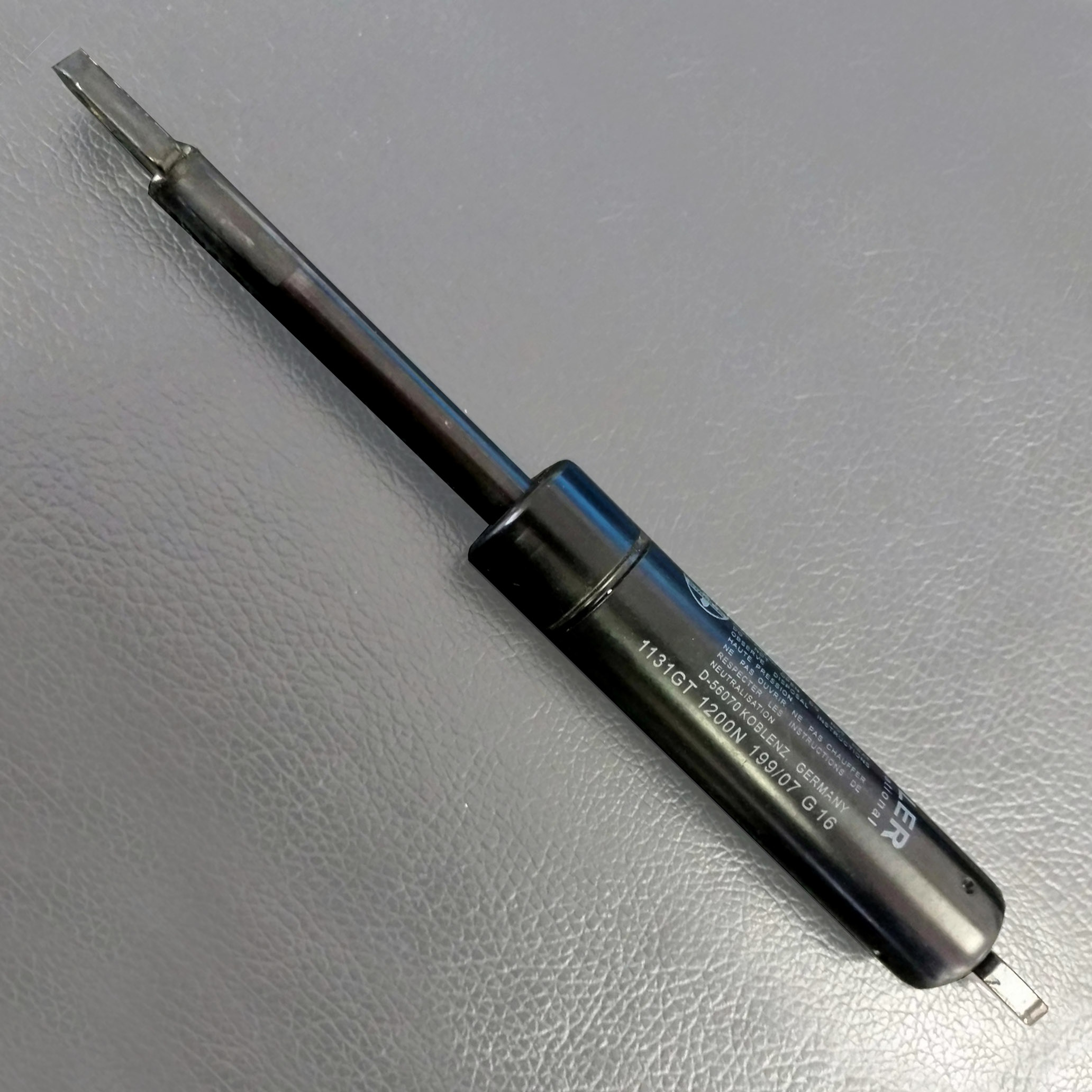 Gas-Strut-S8_1200n